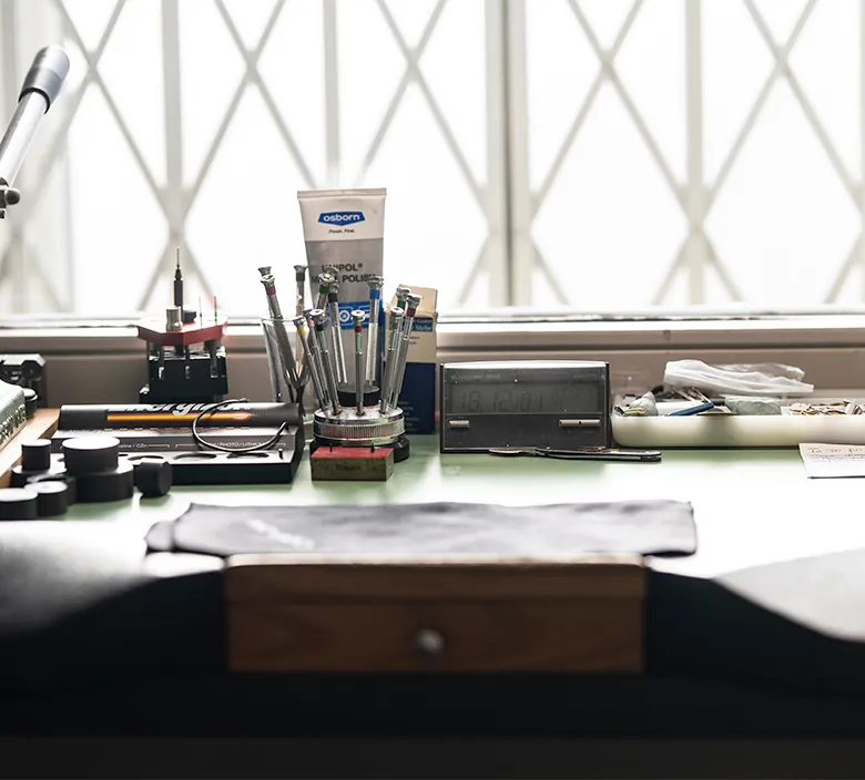 Einblicke in die Uhrmacherwerkstatt von Zeit-Punkt – Reparaturen, Wartung und Präzisionstechnik