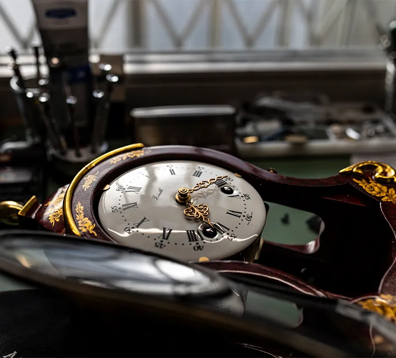 Einblicke in die Uhrmacherwerkstatt von Zeit-Punkt – Reparaturen, Wartung und Präzisionstechnik
