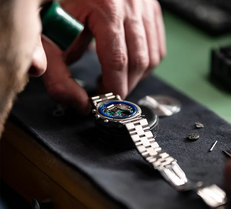 Einblicke in die Uhrmacherwerkstatt von Zeit-Punkt – Reparaturen, Wartung und Präzisionstechnik