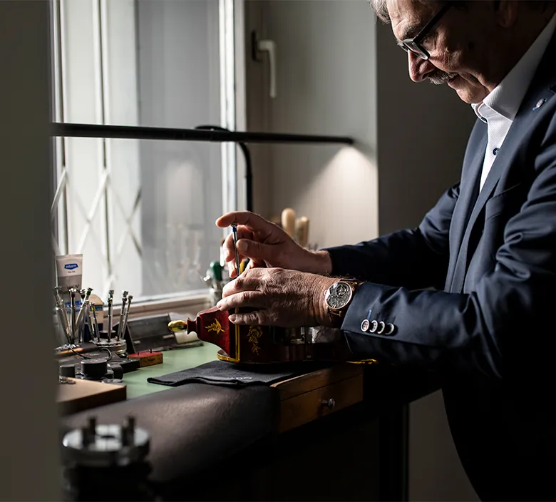 Einblicke in die Uhrmacherwerkstatt von Zeit-Punkt – Reparaturen, Wartung und Präzisionstechnik