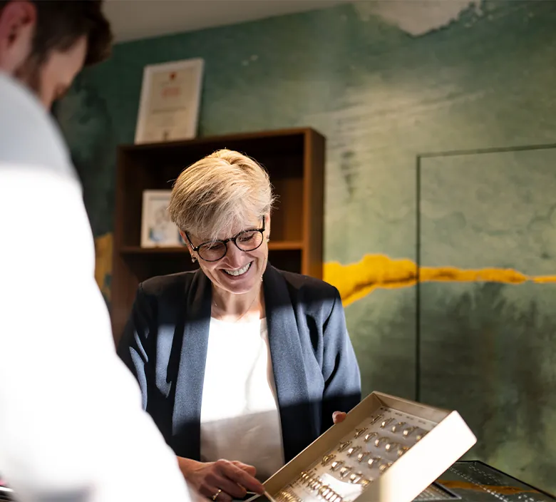 Einblicke in das Schmucksortiment, Beratung und Handwerk von Zeit-Punkt in Wr. Neustadt